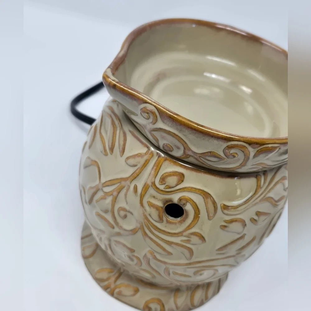 SCENTSY MALTA FULL SIZE WARMER WITH BOX RETIRED ISLAND COLLECTION WATER PITCHER